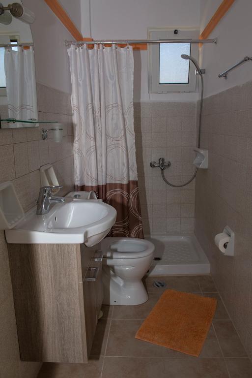 Matrona Apartments Πόρος Εξωτερικό φωτογραφία